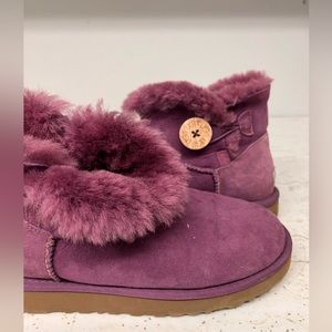 UGG Bailey button size 7